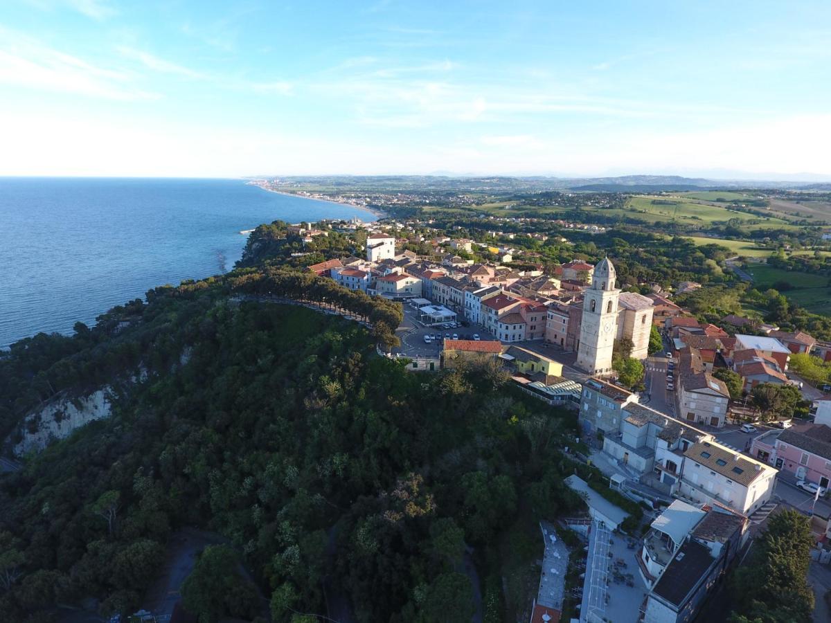 Diecidodici Boutiquerooms Sirolo Esterno foto