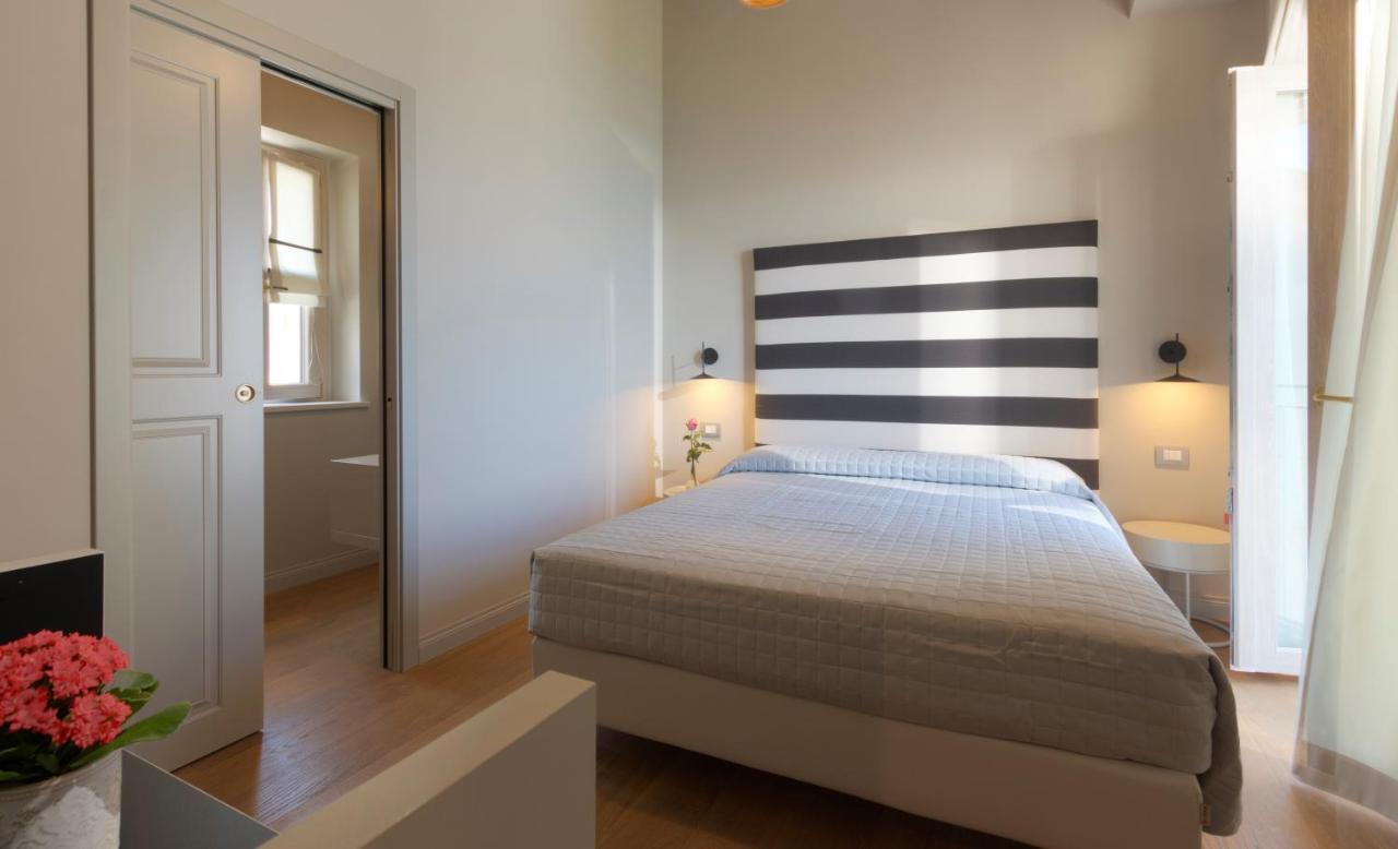 Diecidodici Boutiquerooms Sirolo Esterno foto